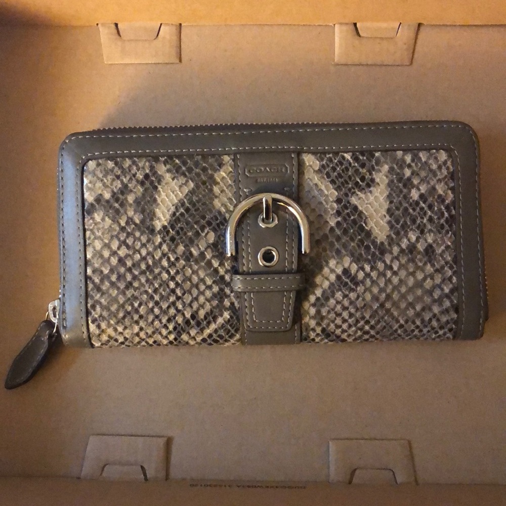 *AUTHENTIC* COACH!!!! Snakeskin beautiful Wallet